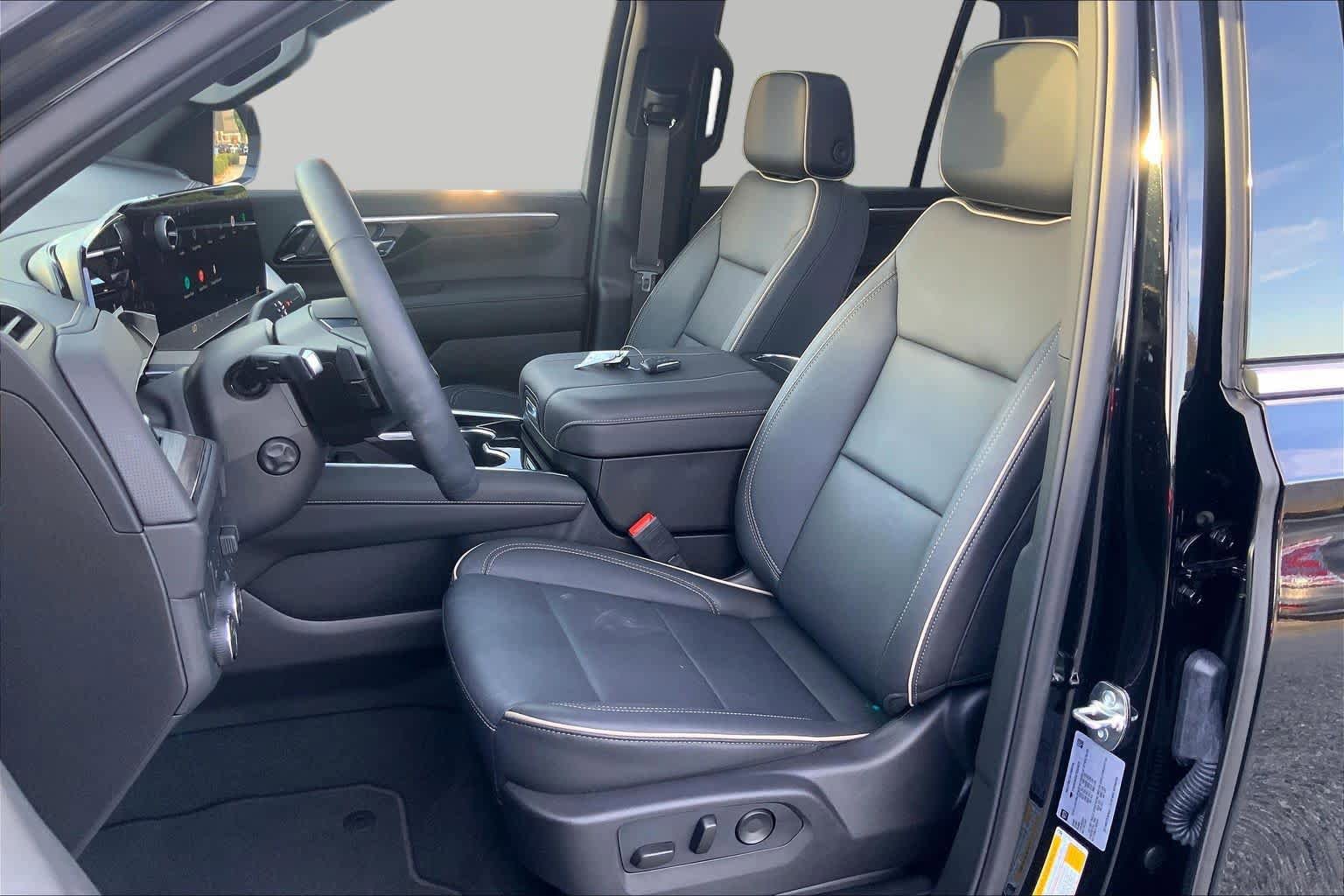 Used 2026 Chevrolet Tahoe Premier w/ Sun And Tow Package RWD image 8