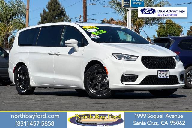 Used 2022 Chrysler Pacifica Limited w/ Uconnect Theater Family Group