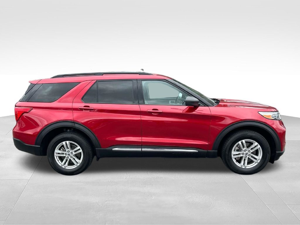 Certified 2024 Ford Explorer XLT w/ Equipment Group 202A AWD/4WD image 2