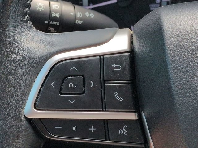 Used 2024 Toyota Highlander XLE AWD/4WD image 24