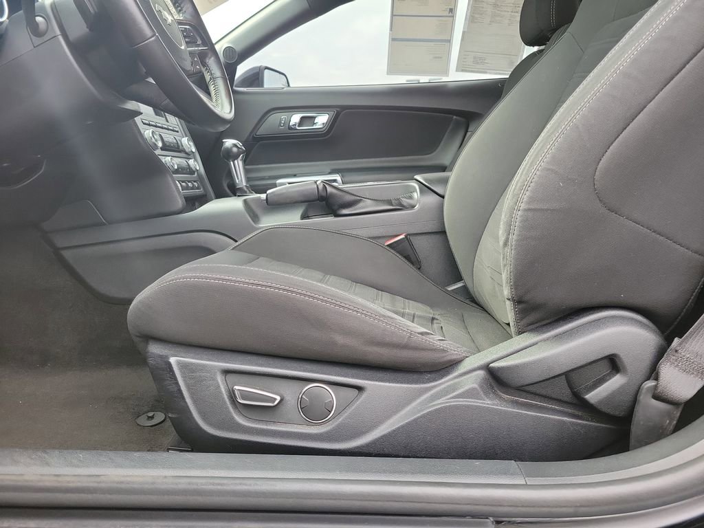 Certified 2017 Ford Mustang Coupe image 13