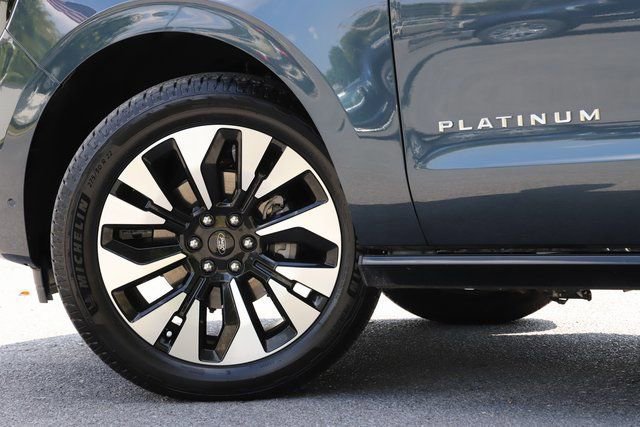 Certified 2025 Ford Expedition Platinum w/ Driver's Package image 7