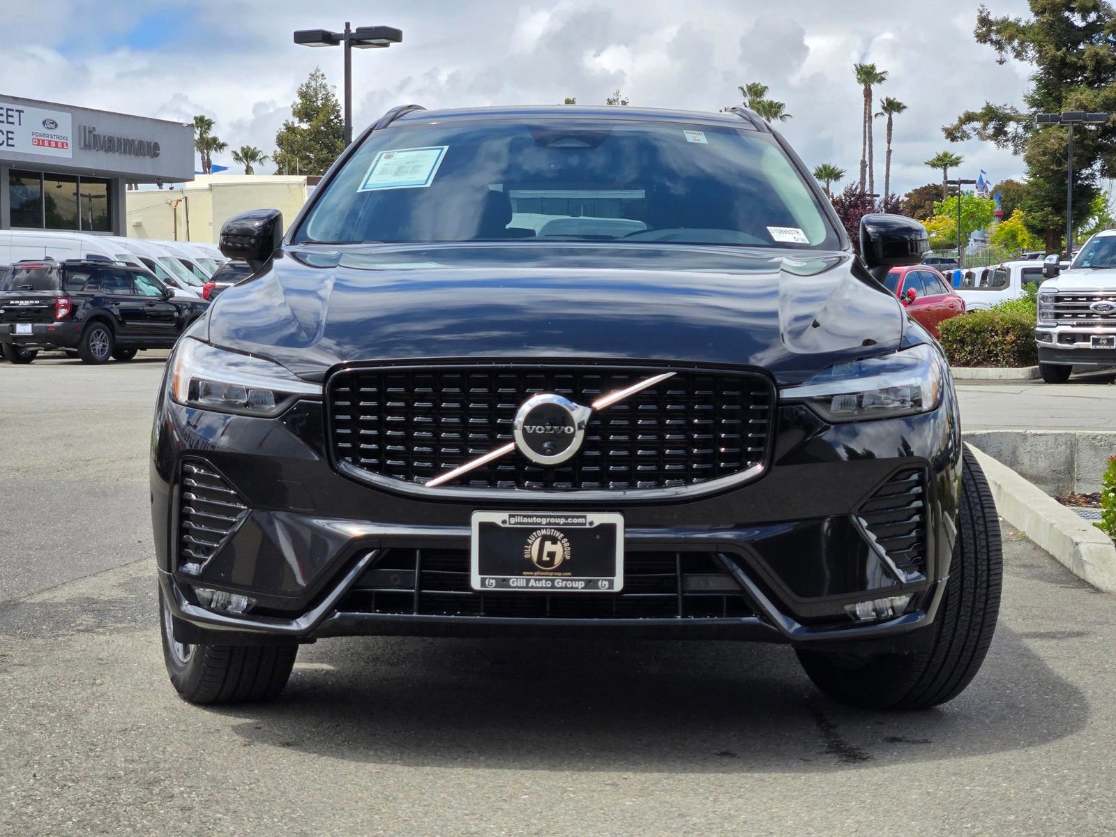 Used 2025 Volvo XC60 B5 Plus AWD/4WD image 2