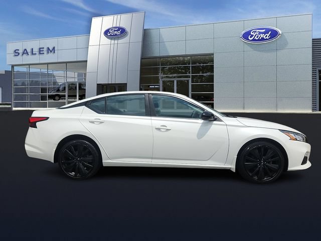 Used 2021 Nissan Altima 2.5 SR w/ SR Premium Package AWD/4WD image 2