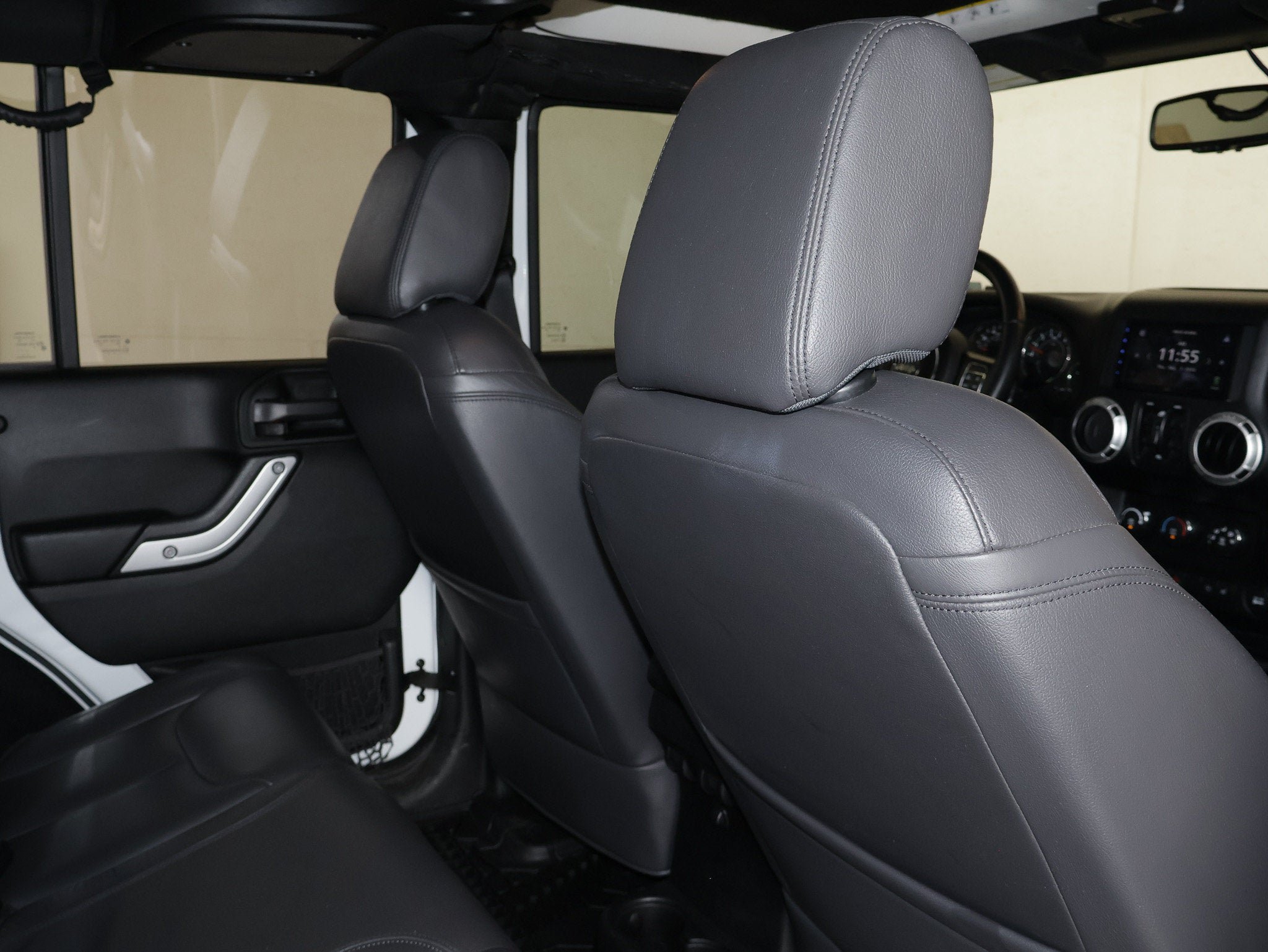 Used 2017 Jeep Wrangler Unlimited Rubicon w/ Connectivity Group AWD/4WD image 42