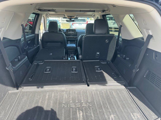Used 2024 Nissan Pathfinder Platinum image 33