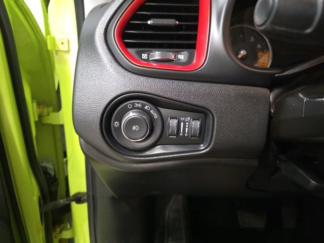 Used 2018 Jeep Renegade Trailhawk image 14