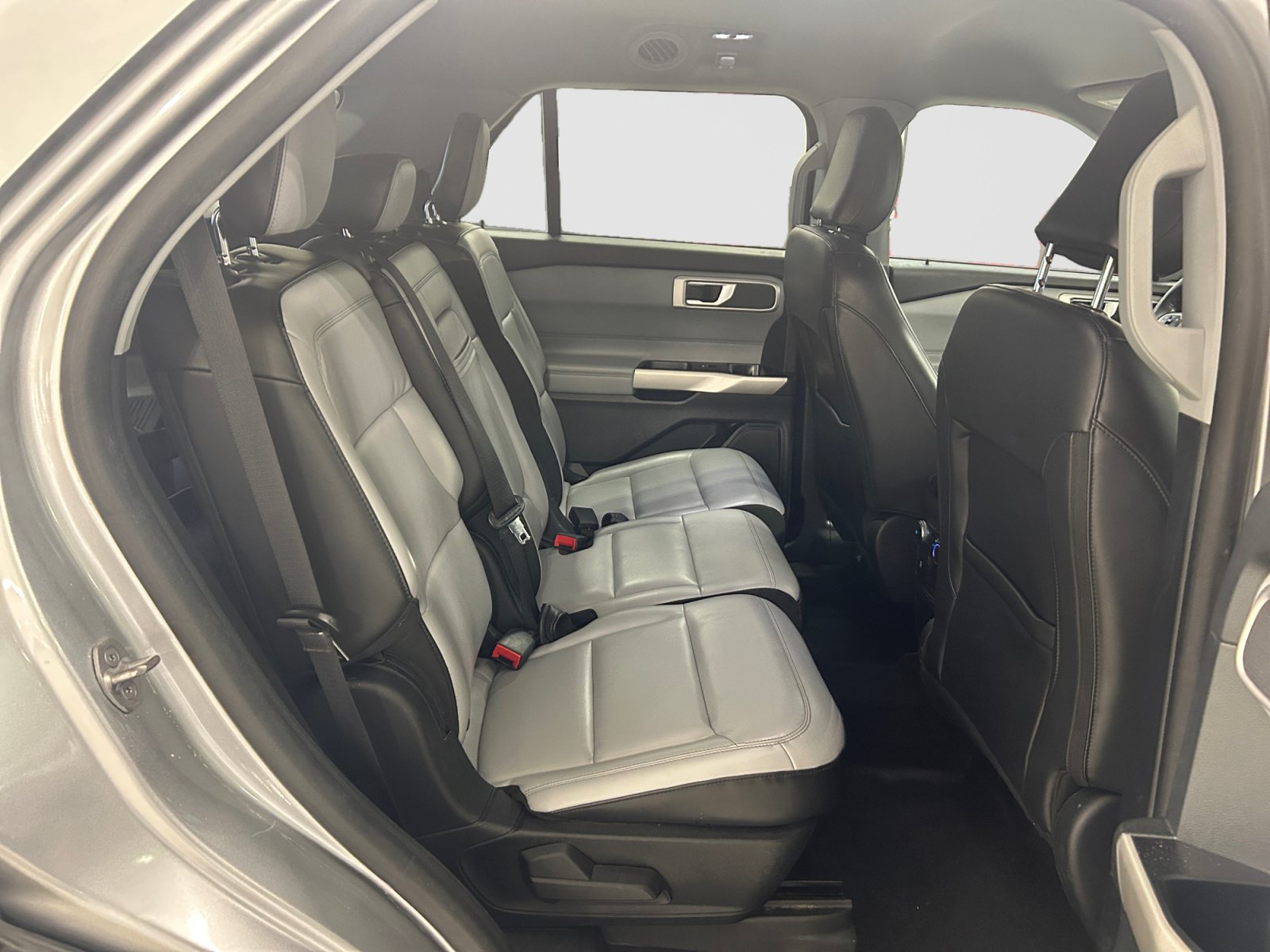 Certified 2021 Ford Explorer XLT w/ Equipment Group 202A RWD image 22