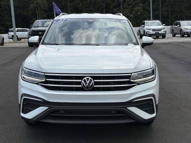 Used 2023 Volkswagen Tiguan SE FWD image 2
