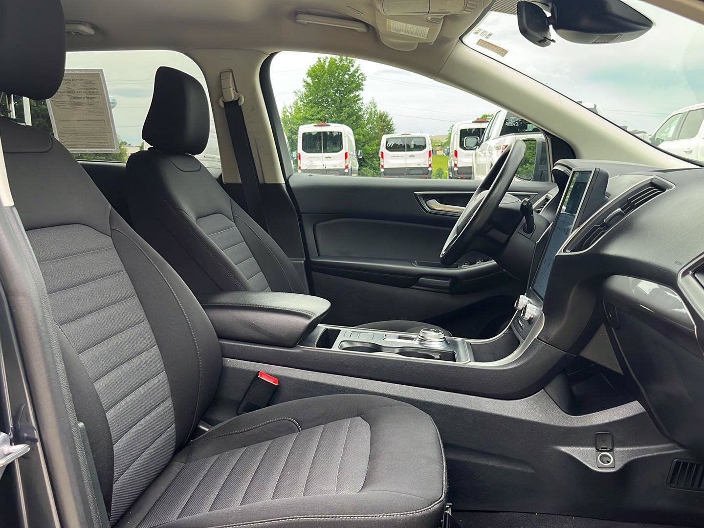 Certified 2024 Ford Edge SE w/ Black Appearance Package AWD/4WD image 29