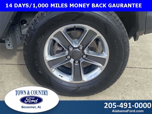 Used 2025 Jeep Wrangler Sport image 9