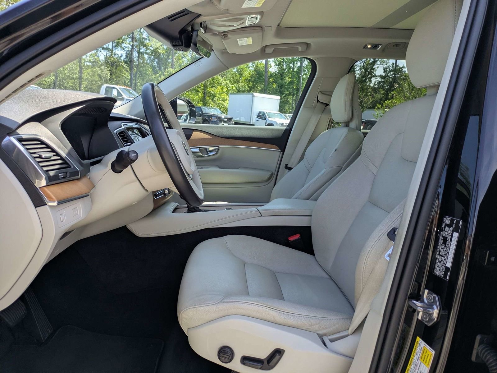 Used 2021 Volvo XC90 T6 Momentum AWD/4WD image 11