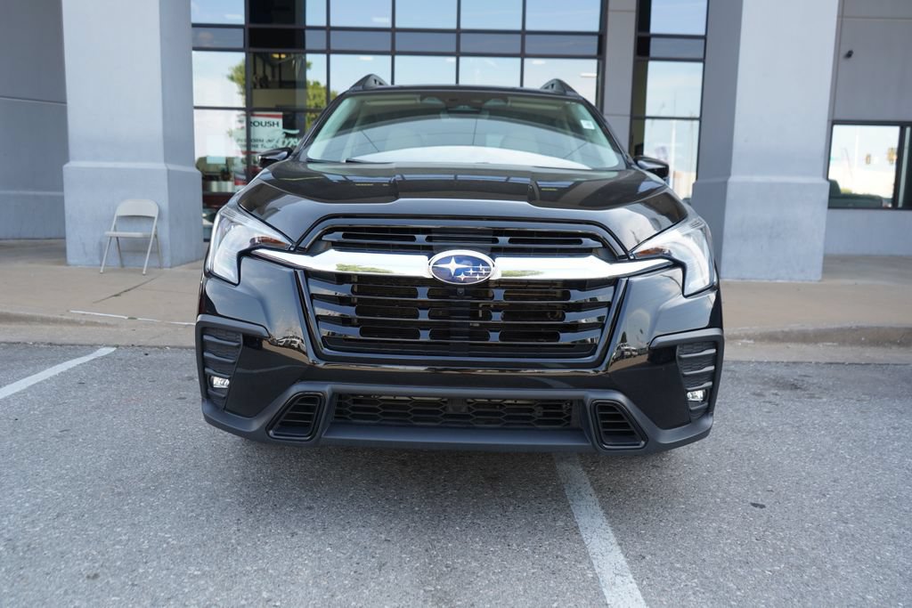 Used 2025 Subaru Ascent Limited w/ Popular Package #1 AWD/4WD image 3