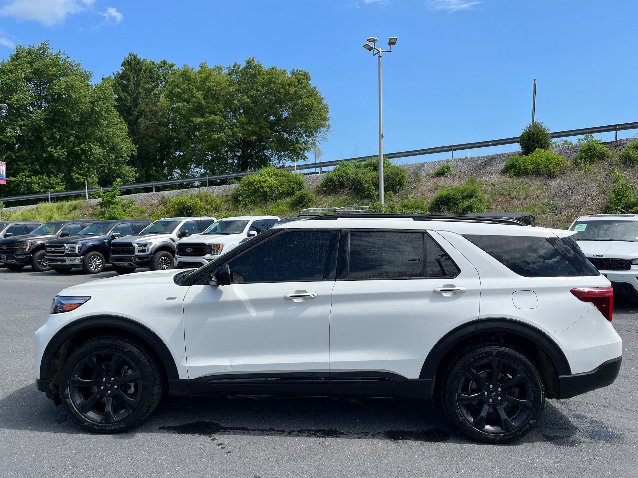 Certified 2022 Ford Explorer ST-Line AWD/4WD image 6