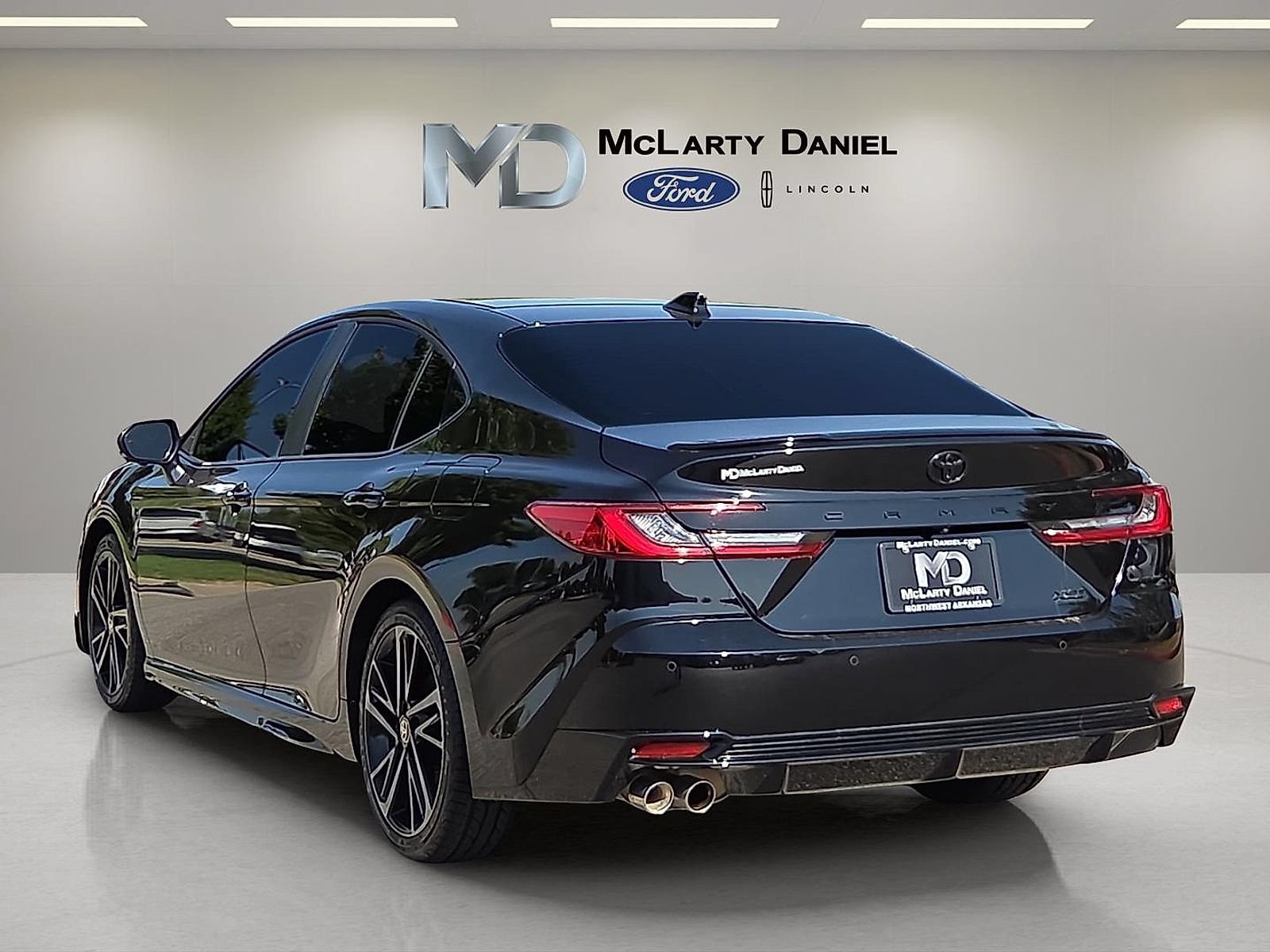 Used 2025 Toyota Camry XSE w/ Premium Plus Package FWD video 4