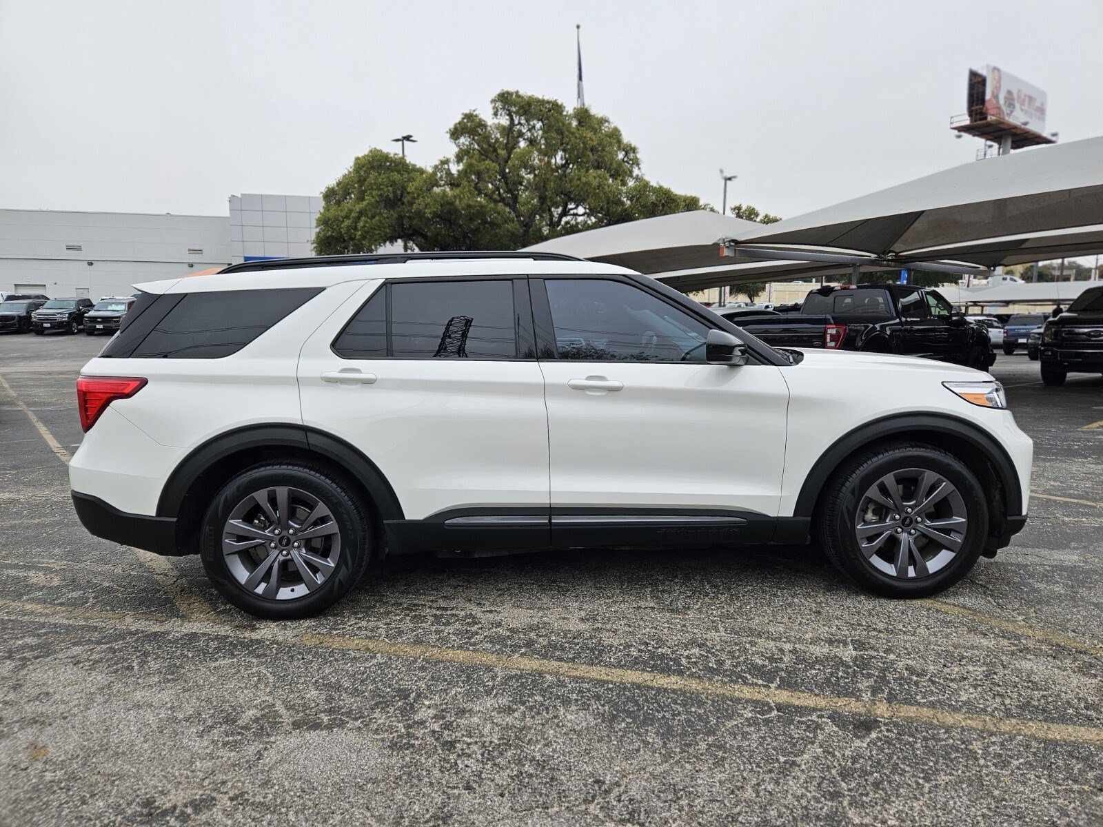 Certified 2022 Ford Explorer XLT w/ Equipment Group 202A image 2