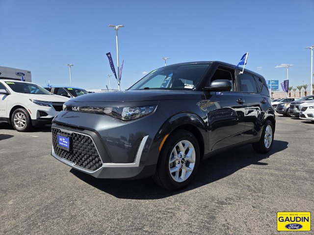 Used 2025 Kia Soul LX w/ LX Technology Package FWD image 3