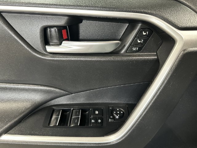 Used 2022 Toyota RAV4 XLE Premium AWD/4WD image 19