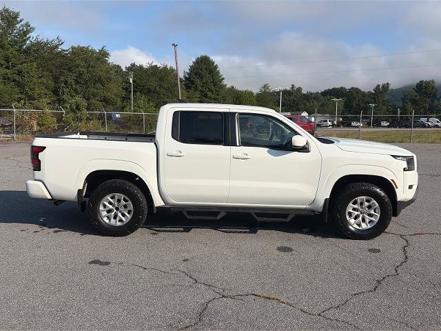 Used 2024 Nissan Frontier SV AWD/4WD image 2