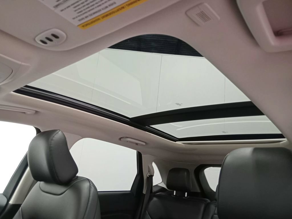 Certified 2022 Ford Edge SEL w/ Convenience Package AWD/4WD image 16
