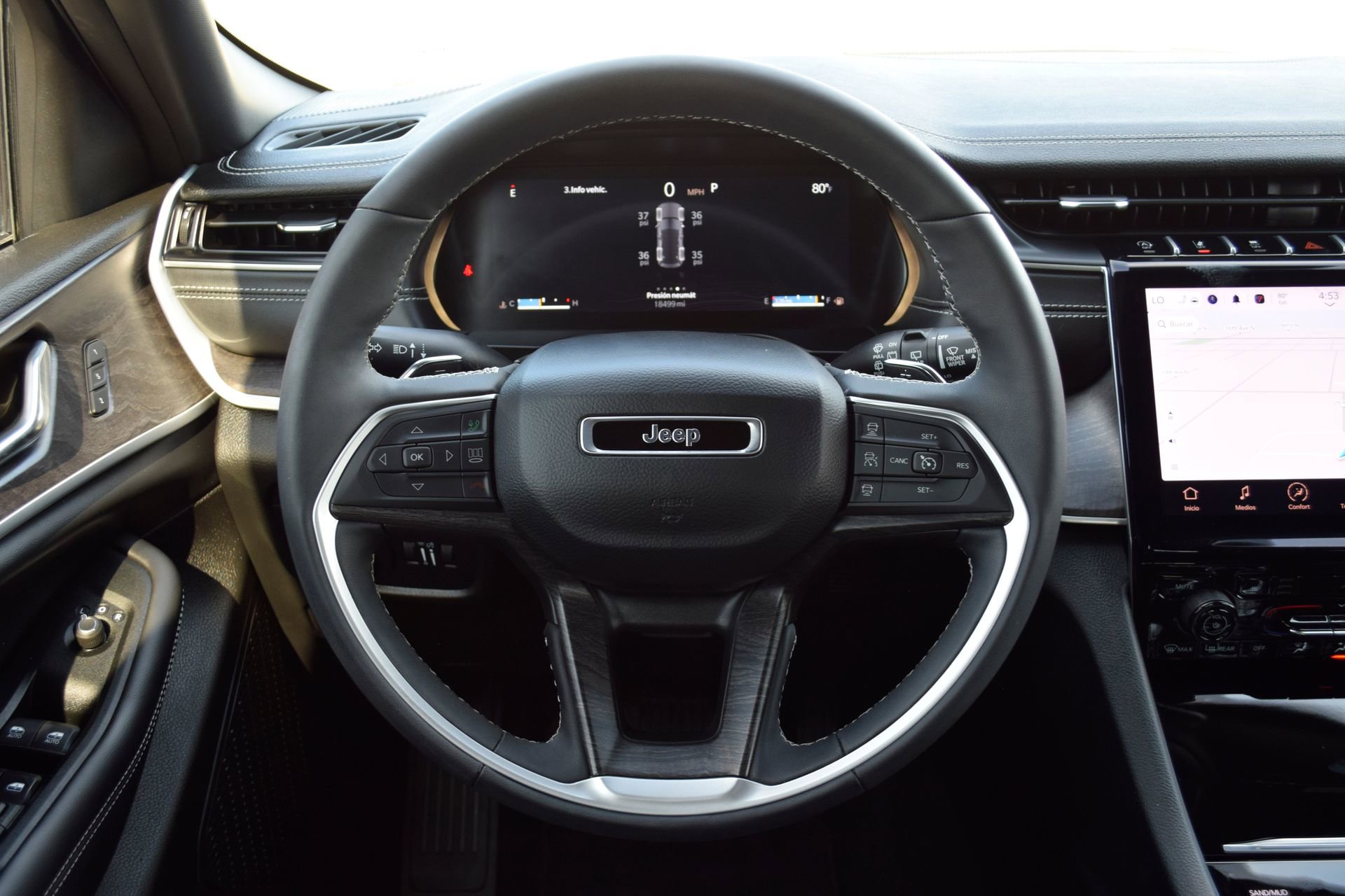 Used 2025 Jeep Grand Cherokee Limited w/ Black Appearance Package AWD/4WD image 8