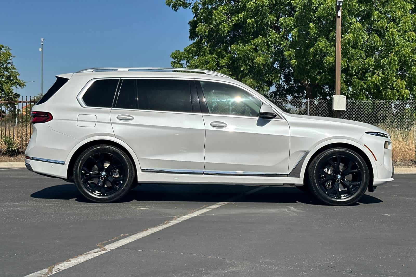 Used 2023 BMW X7 xDrive40i w/ Premium Package image 6