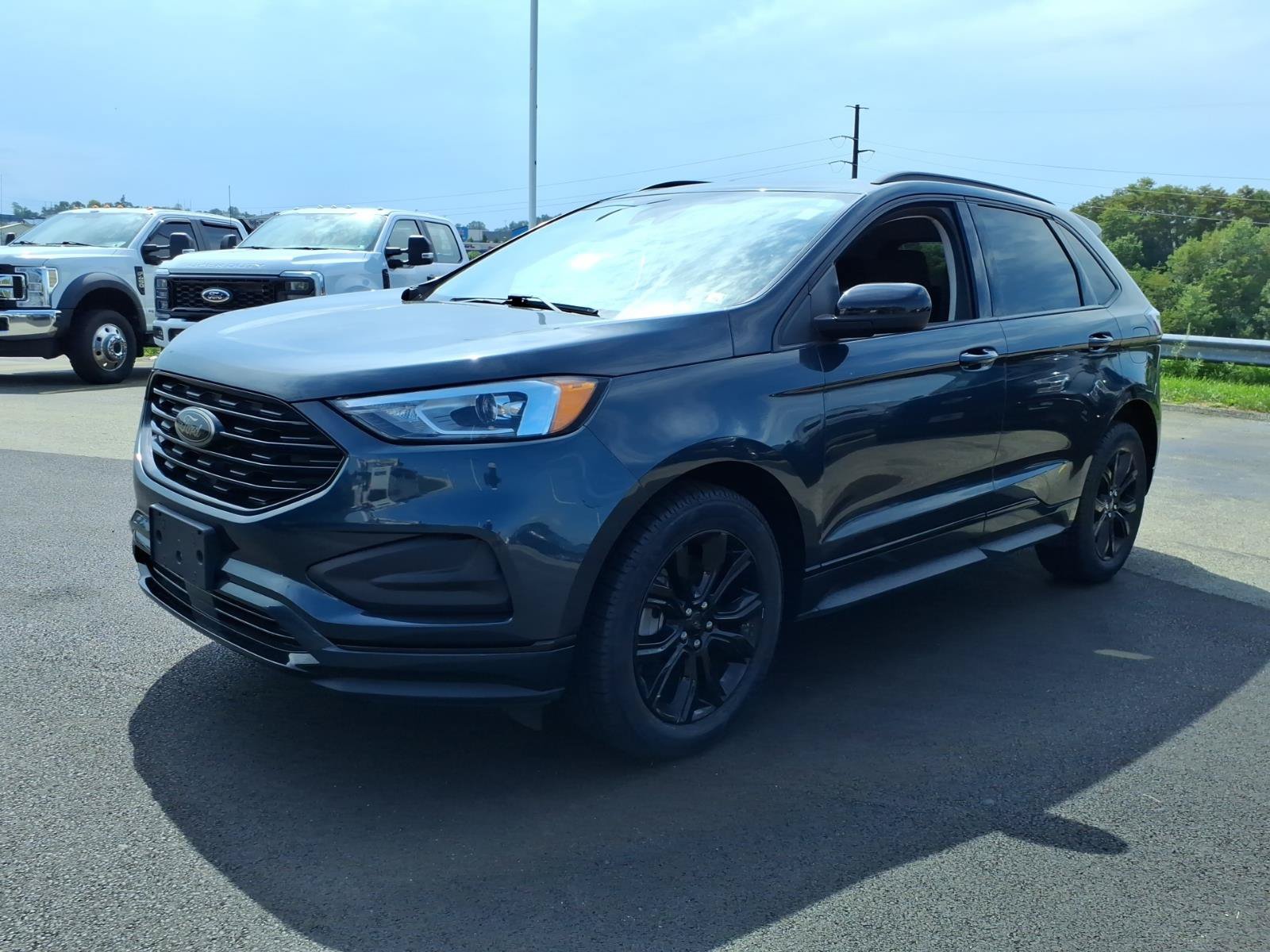 Certified 2023 Ford Edge SE w/ Black Appearance Package AWD/4WD image 4