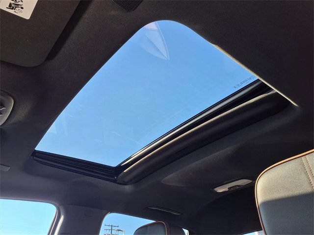 Used 2024 GMC Canyon AT4 w/ Technology Package image 17