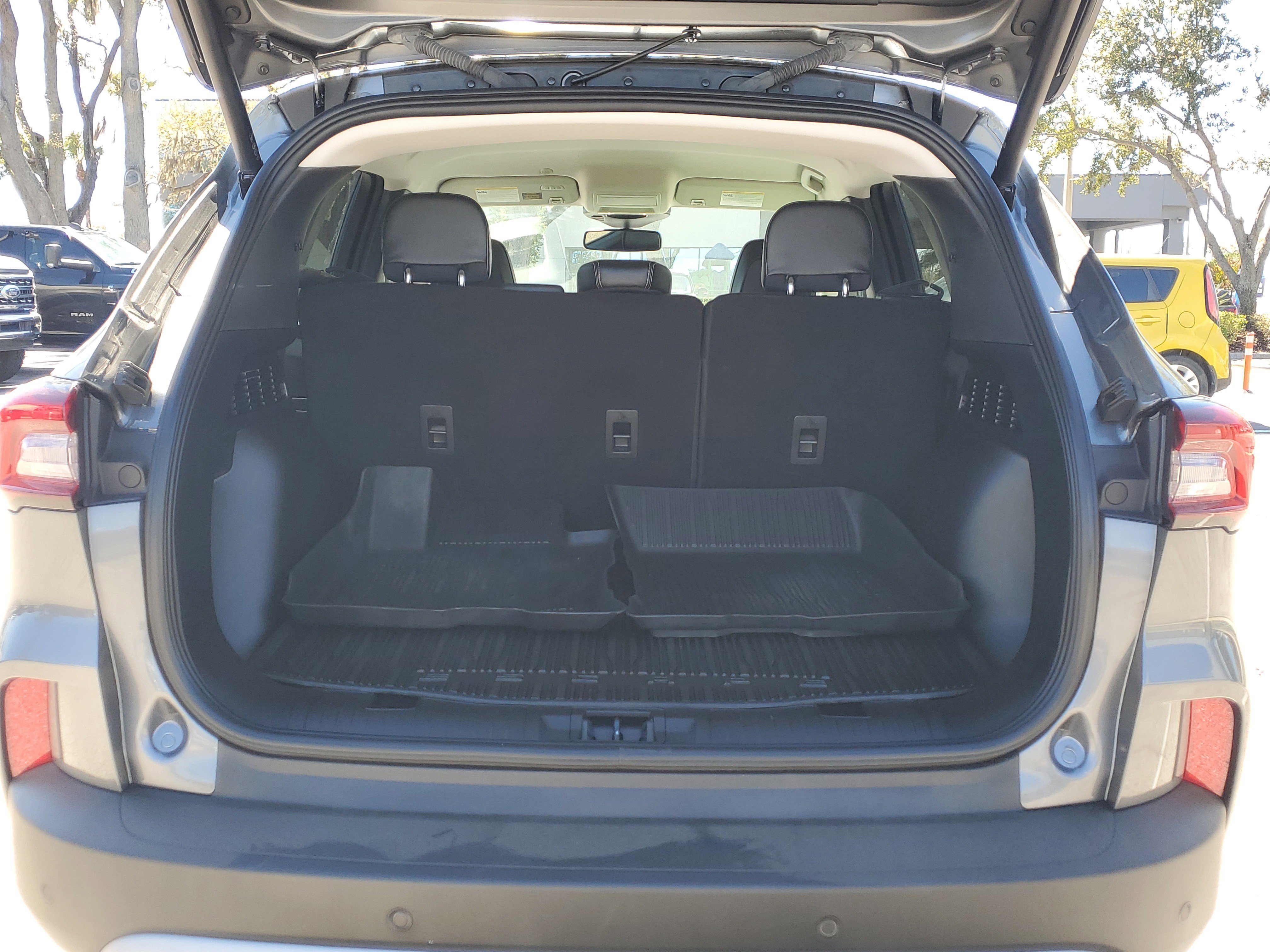 Certified 2025 Ford Escape Platinum w/ Premium Technology Package image 10