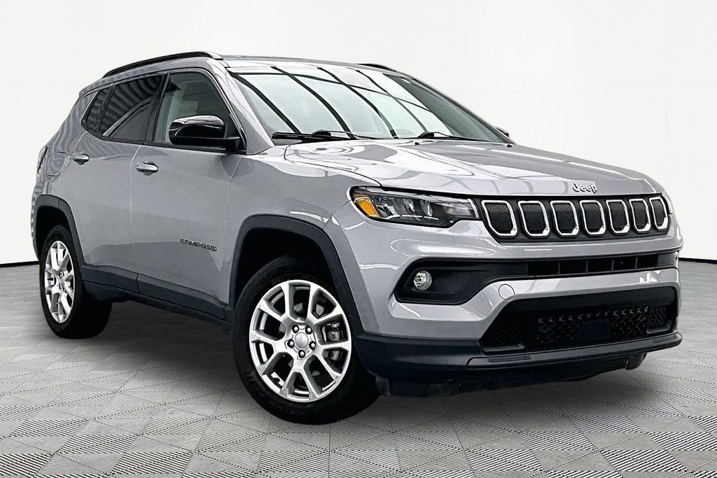 Used 2022 Jeep Compass Latitude AWD/4WD image 12