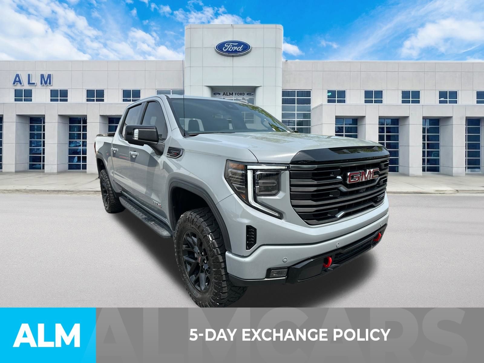 Used 2025 GMC Sierra 1500 AT4 w/ AT4 Premium Package AWD/4WD image 3