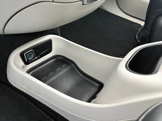 Used 2024 Chrysler Pacifica Touring-L image 22