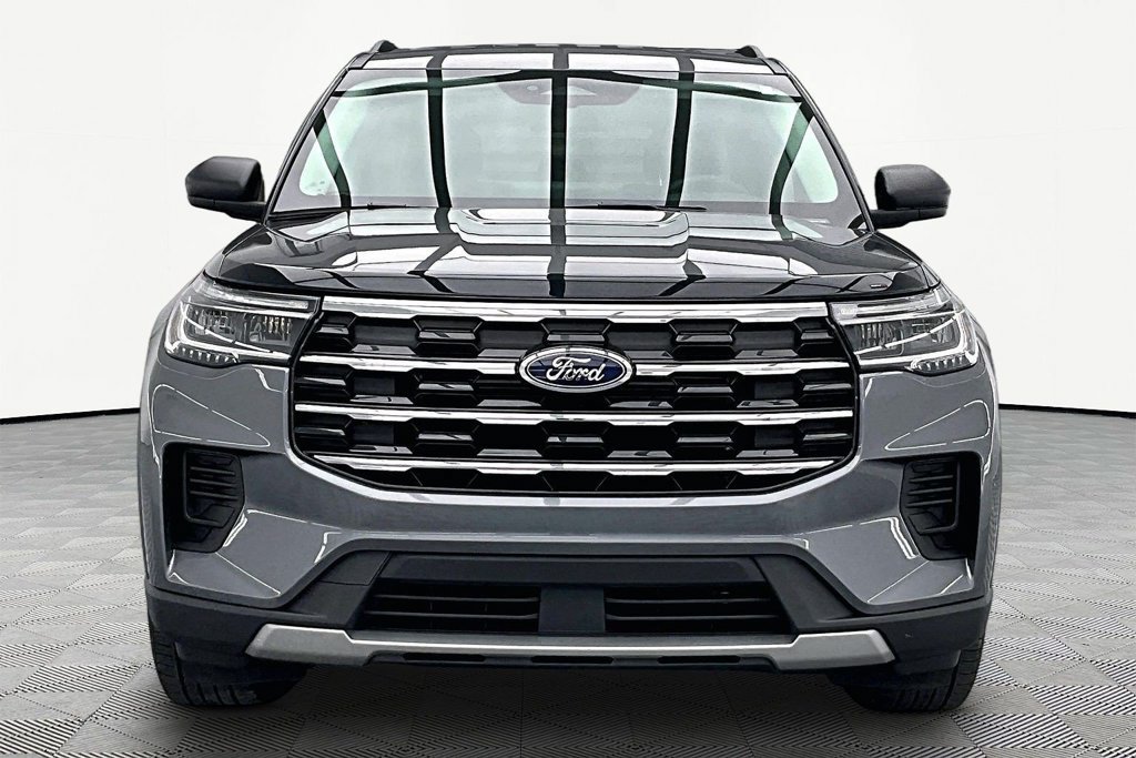 Certified 2025 Ford Explorer Active AWD/4WD image 3