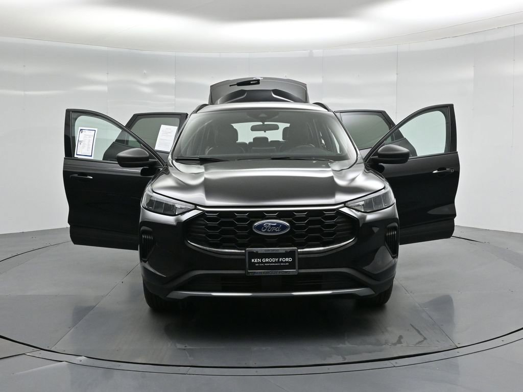 Certified 2025 Ford Escape ST-Line image 30