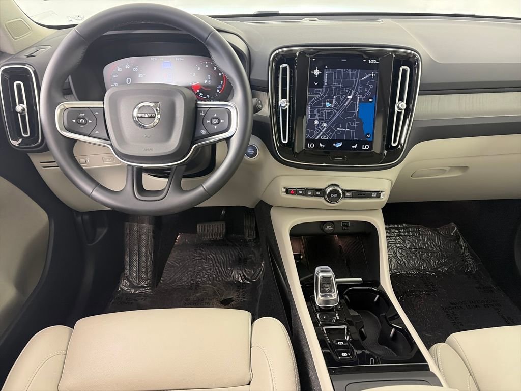 Used 2022 Volvo XC40 T5 Inscription image 14