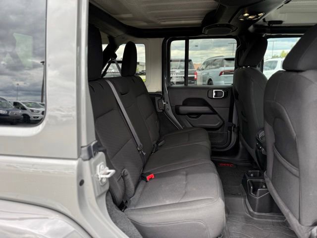Used 2023 Jeep Wrangler Unlimited Sahara w/ Cold Weather Group AWD/4WD image 18