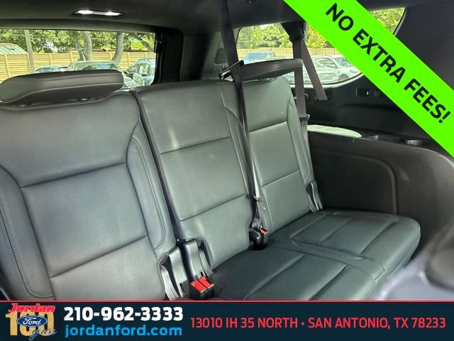 Used 2022 Chevrolet Suburban LT w/ Luxury Package RWD image 13