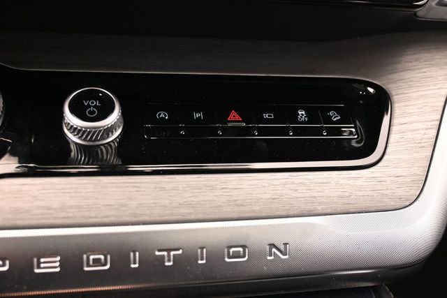 Certified 2025 Ford Expedition Platinum AWD/4WD image 22