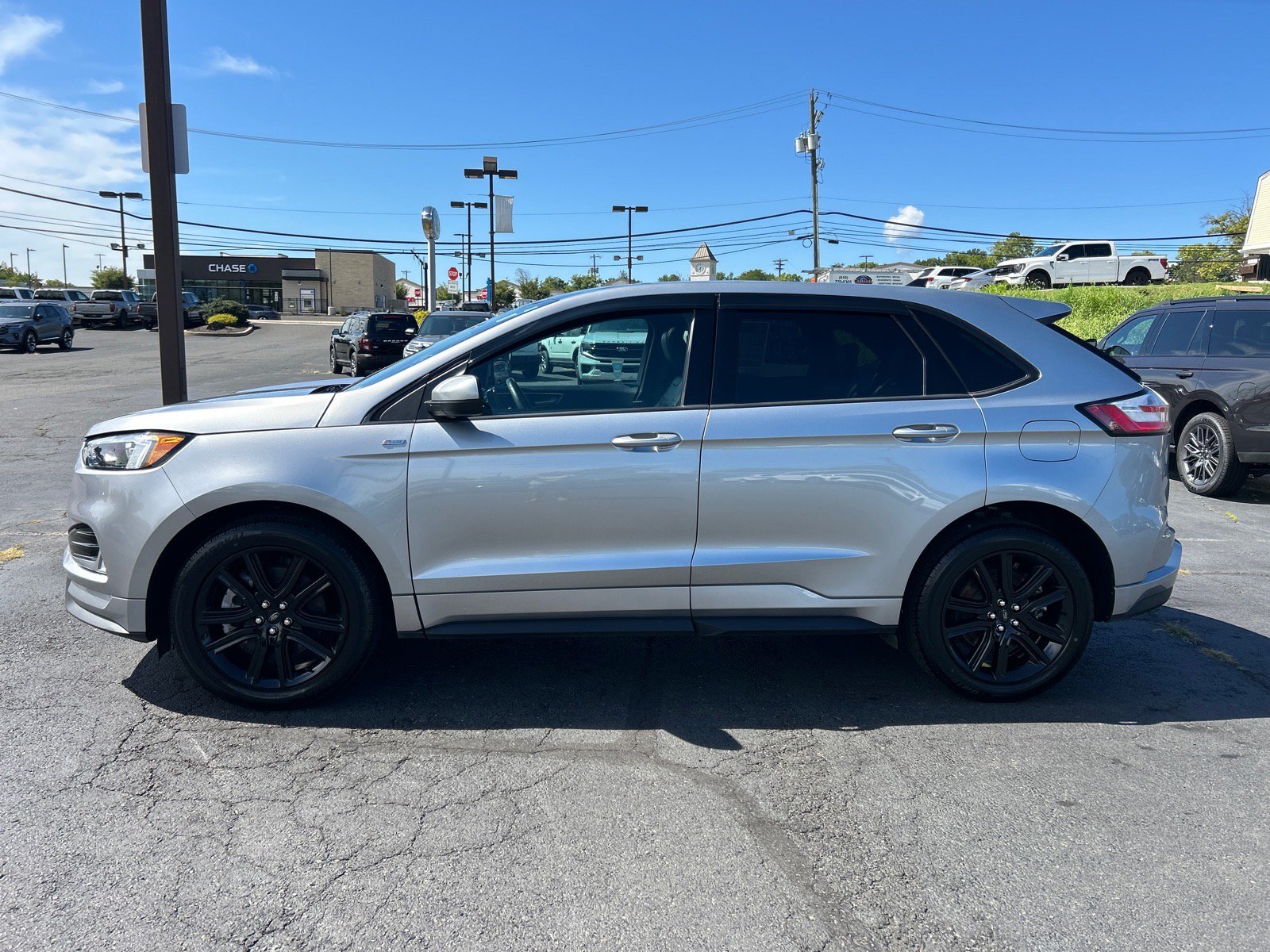 Certified 2022 Ford Edge ST-Line w/ Class II Trailer Tow Package AWD/4WD image 5