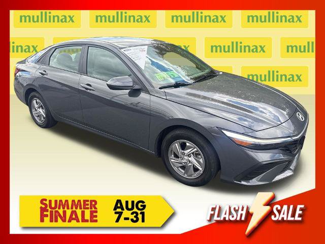 Used 2024 Hyundai Elantra SE FWD image 1
