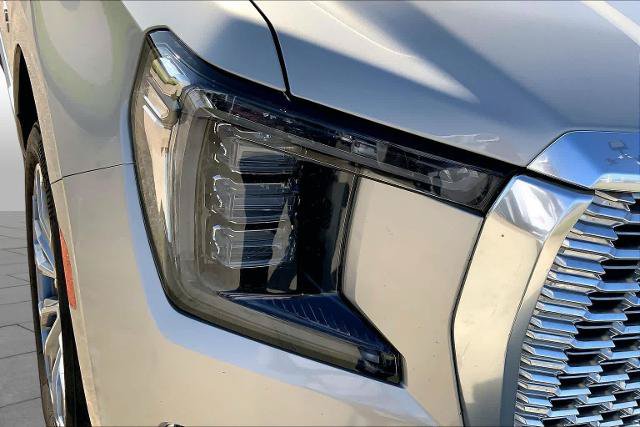 Used 2022 GMC Yukon XL Denali w/ Denali Premium Package RWD image 28