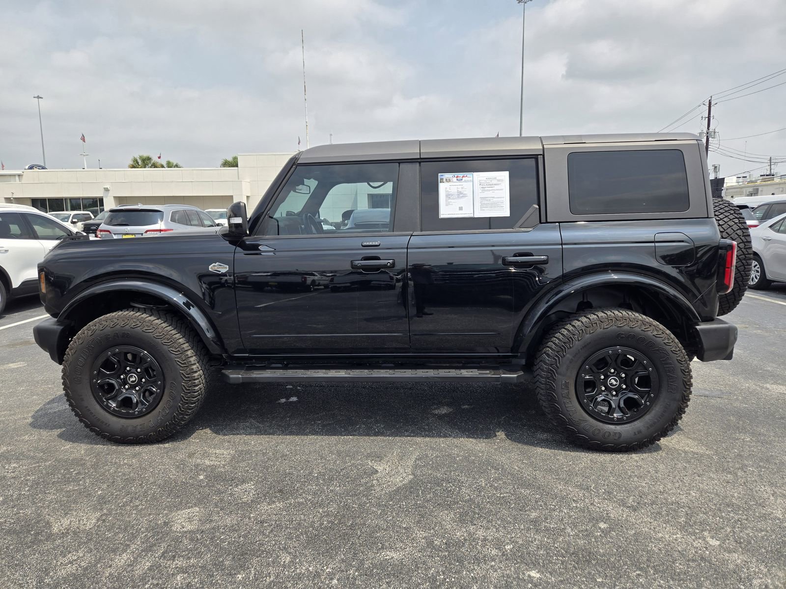 Certified 2022 Ford Bronco Wildtrak AWD/4WD image 5