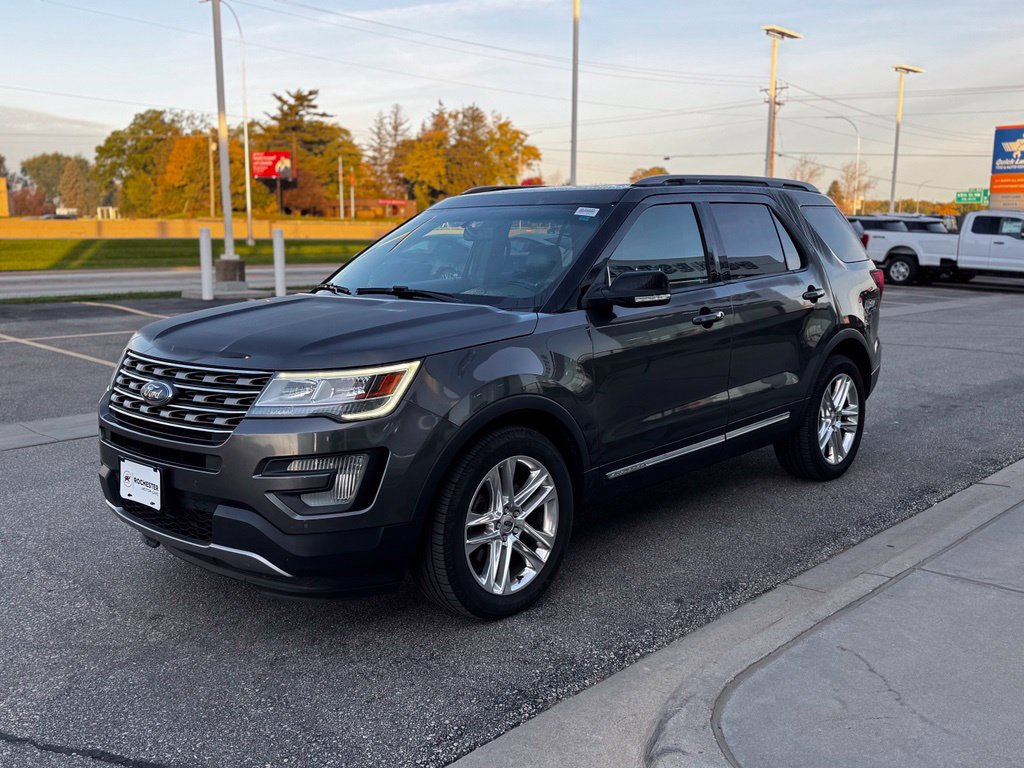 Certified 2017 Ford Explorer XLT w/ XLT Technology Feature Bundle AWD/4WD image 41