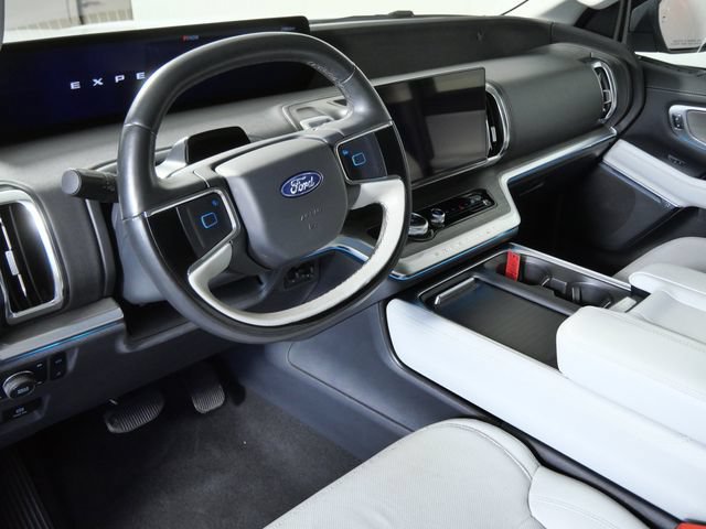 Certified 2025 Ford Expedition Max Platinum AWD/4WD image 3
