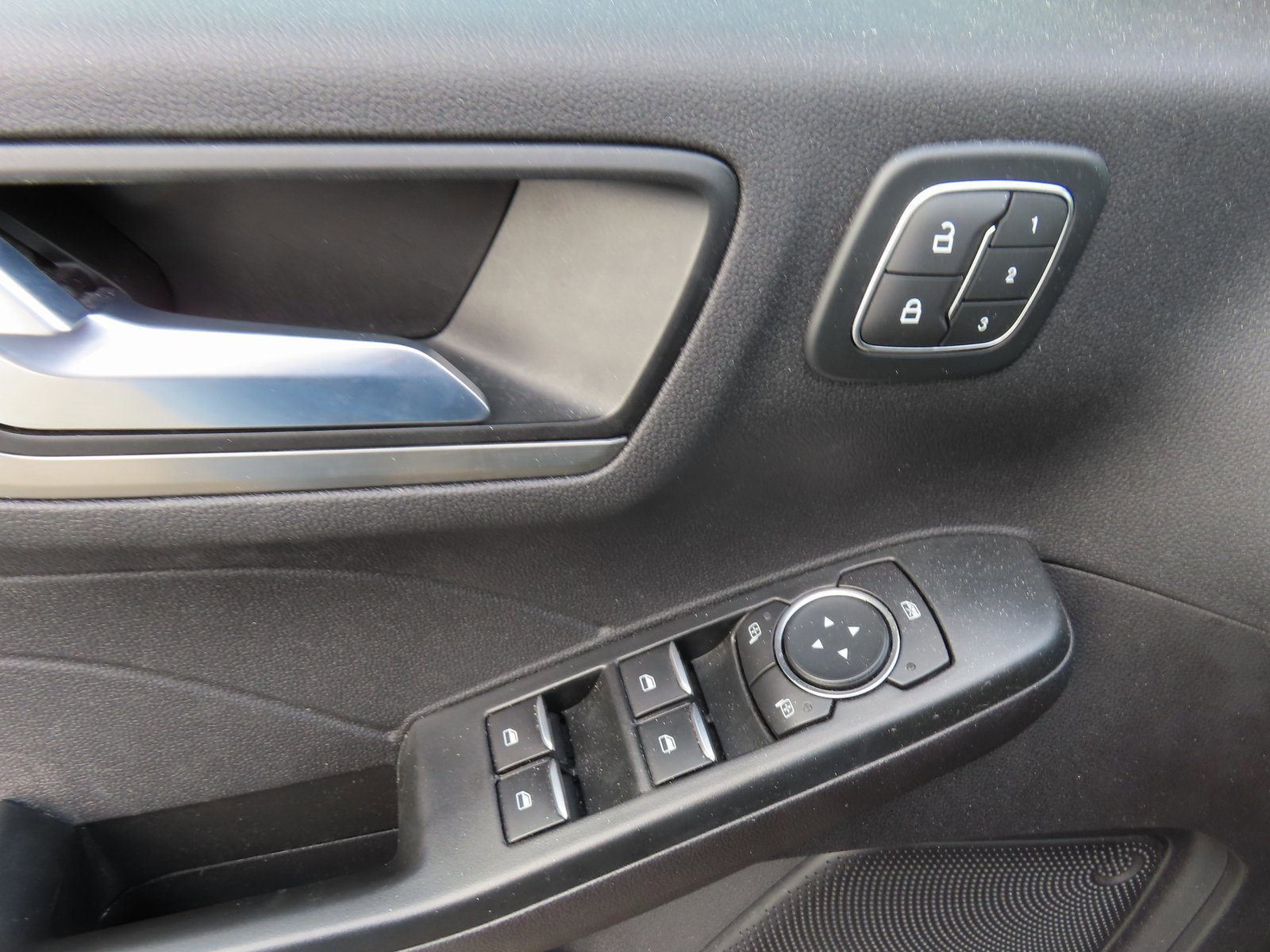 Certified 2022 Ford Escape Titanium w/ Class II Trailer Tow Package image 14