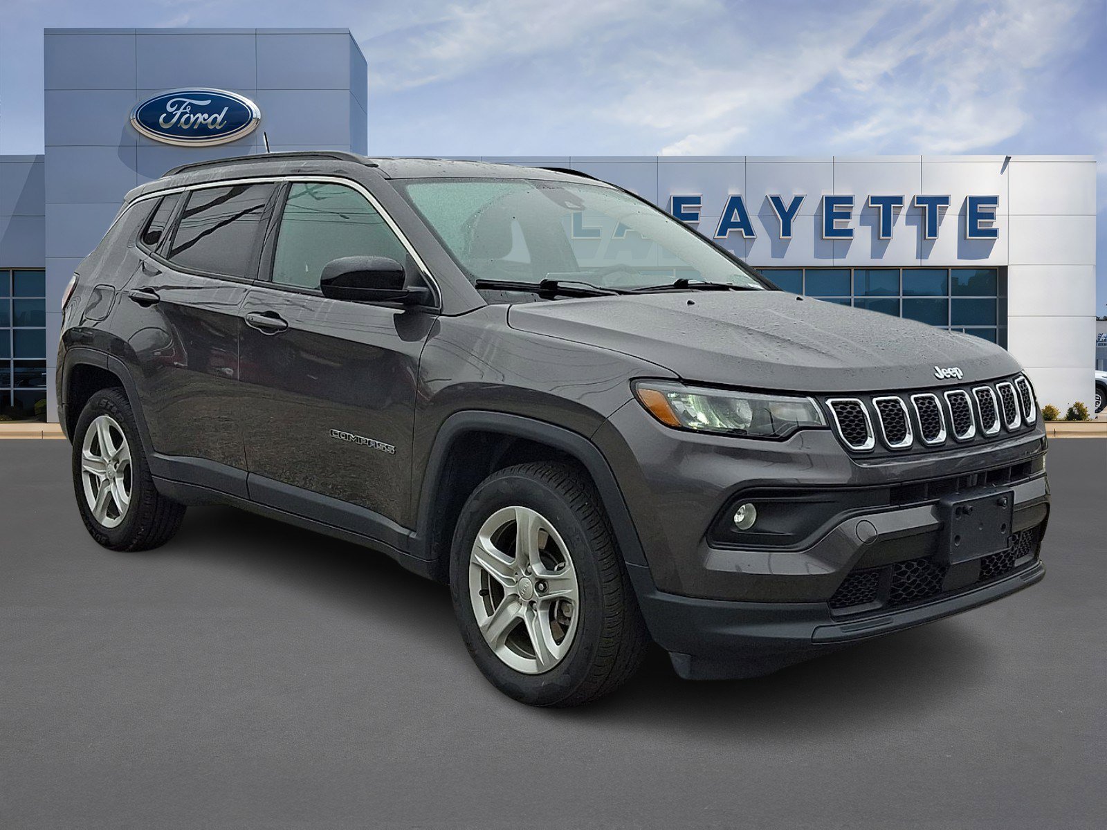 Used 2024 Jeep Compass Latitude image 1