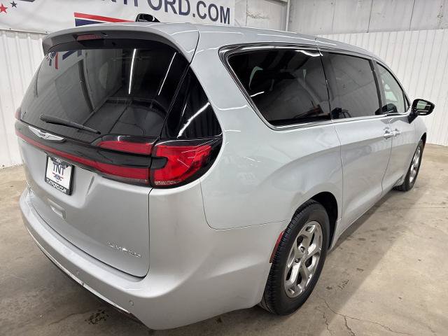 Used 2024 Chrysler Pacifica Limited FWD image 8