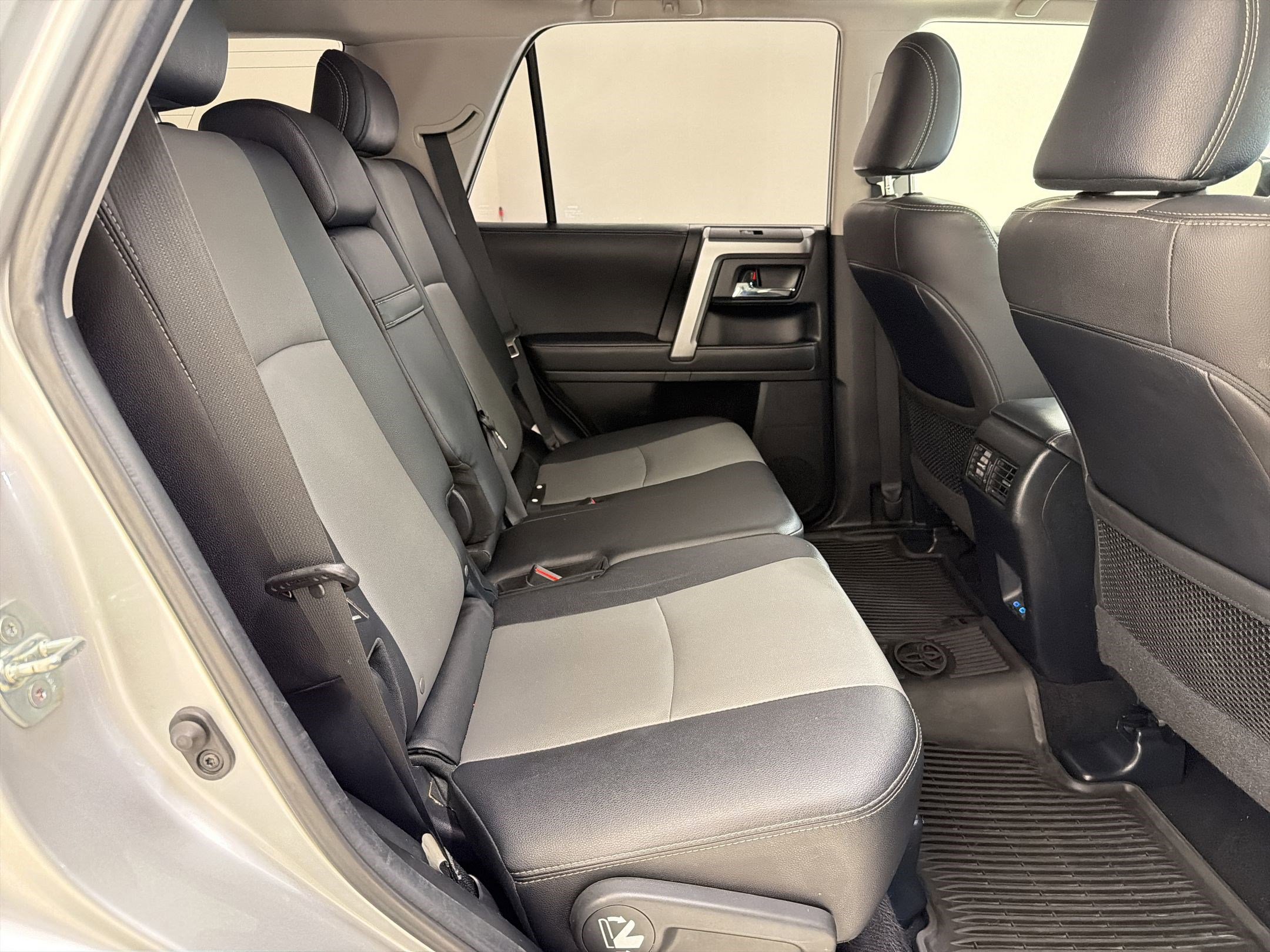 Used 2023 Toyota 4Runner SR5 Premium w/ Moonroof Package RWD image 29