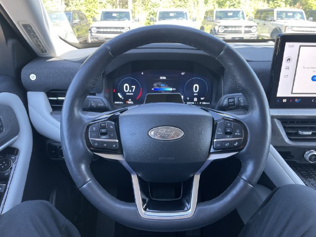 Certified 2025 Ford Explorer Platinum w/ Ultimate Package AWD/4WD image 39