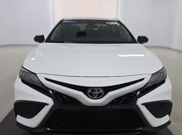 Used 2023 Toyota Camry SE image 2